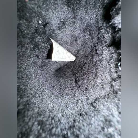 Black UGG - Picture 5 of 5